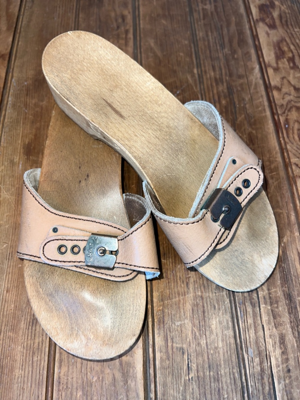 Vintage 70s women’s Dr. Scholl sandals tan leather buckles size 7